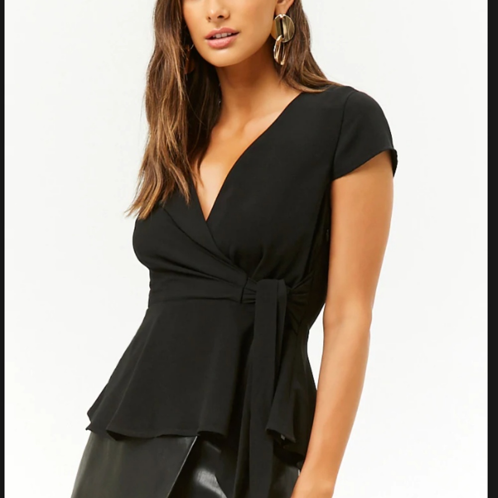 3for20 🎀 Forever 21 Surplice Shirred Hem top